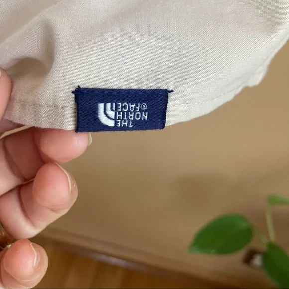 The North Face Sleeveless Blouse Size M NWOT - Picture 7 of 7